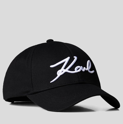 GORRA NEGRA FIRMA KARL LAGERFELD